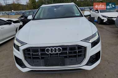 Позашляховик / Кросовер Audi Q8 2023 в 