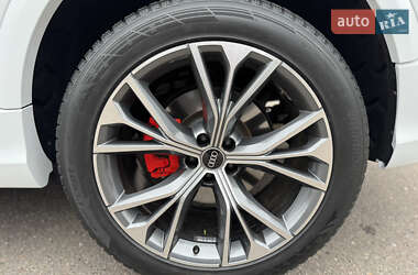 Внедорожник / Кроссовер Audi Q8 2021 в 