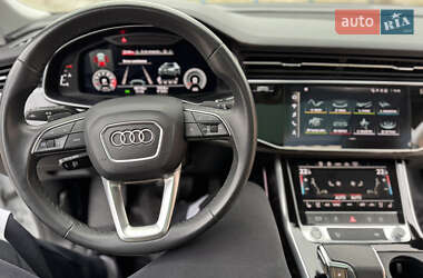 Внедорожник / Кроссовер Audi Q8 2021 в 