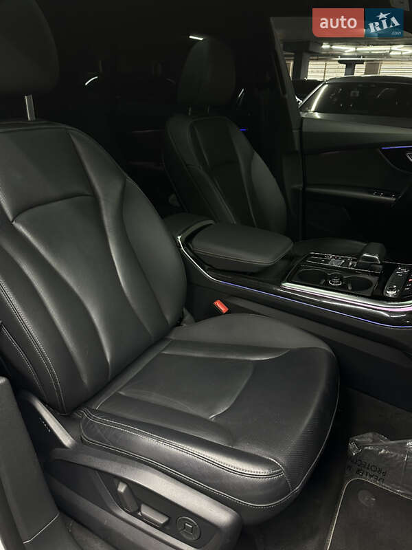 Позашляховик / Кросовер Audi Q8 2018 в Одесі
