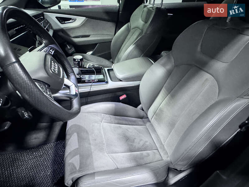 Внедорожник / Кроссовер Audi Q8 2019 в Киеве