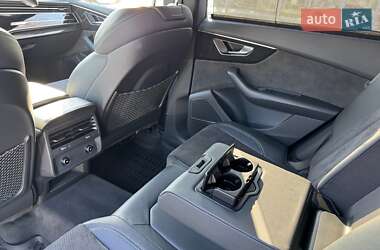 Внедорожник / Кроссовер Audi Q8 2021 в 