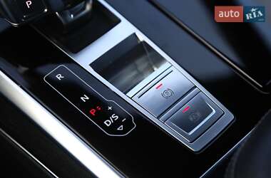 Внедорожник / Кроссовер Audi Q8 2020 в 
