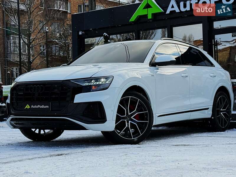 Внедорожник / Кроссовер Audi Q8 2023 в 