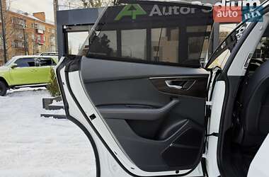 Внедорожник / Кроссовер Audi Q8 2023 в 