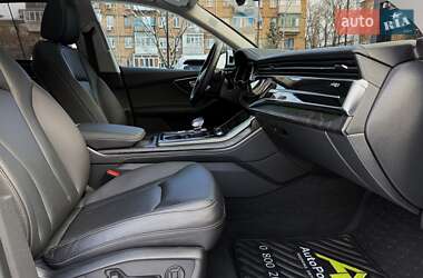 Внедорожник / Кроссовер Audi Q8 2023 в 
