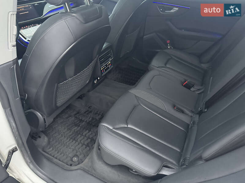 Внедорожник / Кроссовер Audi Q8 2019 в Тернополе