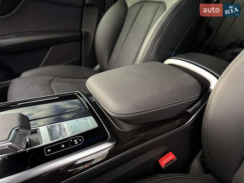 Внедорожник / Кроссовер Audi Q8 2025 в Одессе