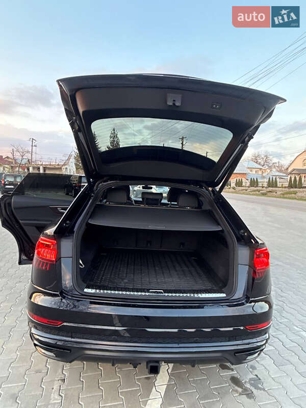 Позашляховик / Кросовер Audi Q8 2019 в Чернівцях