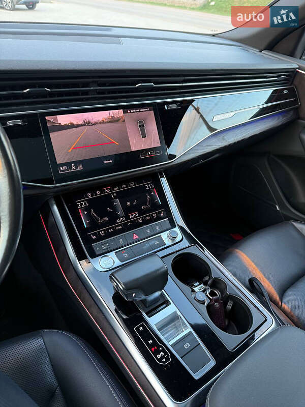 Позашляховик / Кросовер Audi Q8 2019 в Чернівцях