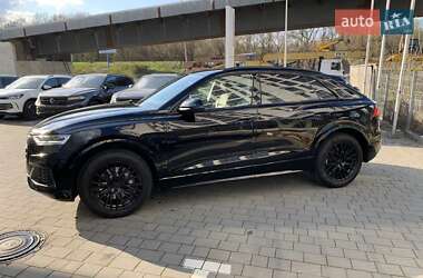 Внедорожник / Кроссовер Audi Q8 2021 в 
