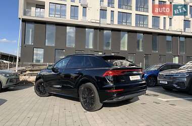 Внедорожник / Кроссовер Audi Q8 2021 в 