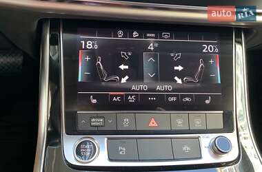 Внедорожник / Кроссовер Audi Q8 2021 в 