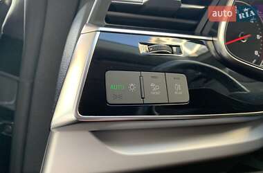 Внедорожник / Кроссовер Audi Q8 2021 в 
