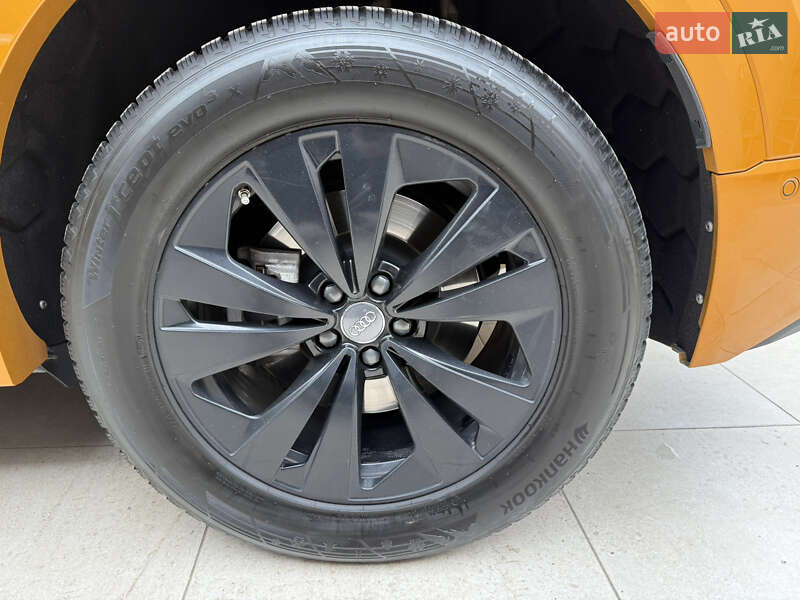 Внедорожник / Кроссовер Audi Q8 2018 в Одессе