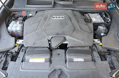 Внедорожник / Кроссовер Audi Q8 2018 в 