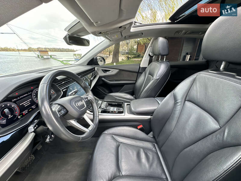 Внедорожник / Кроссовер Audi Q8 2019 в Киеве