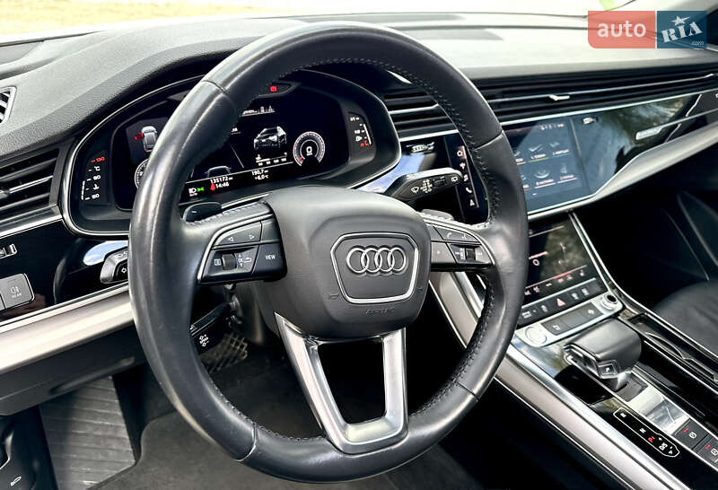 Внедорожник / Кроссовер Audi Q8 2019 в Киеве