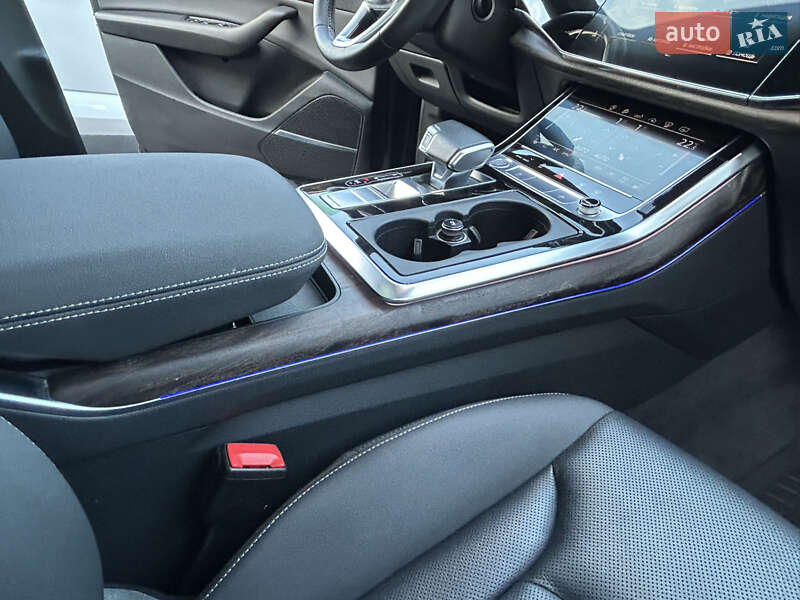 Внедорожник / Кроссовер Audi Q8 2020 в Одессе