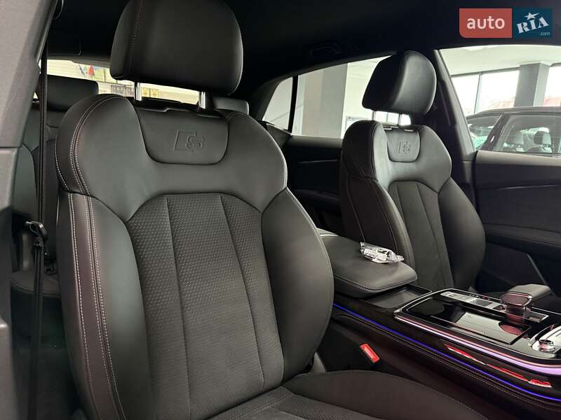 Внедорожник / Кроссовер Audi Q8 2025 в Тернополе
