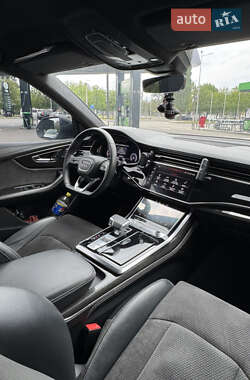 Позашляховик / Кросовер Audi Q8 2019 в 