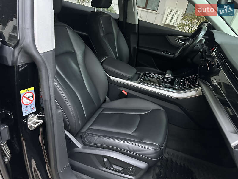 Внедорожник / Кроссовер Audi Q8 2019 в Киеве