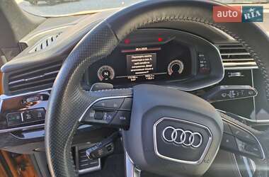 Внедорожник / Кроссовер Audi Q8 2019 в 