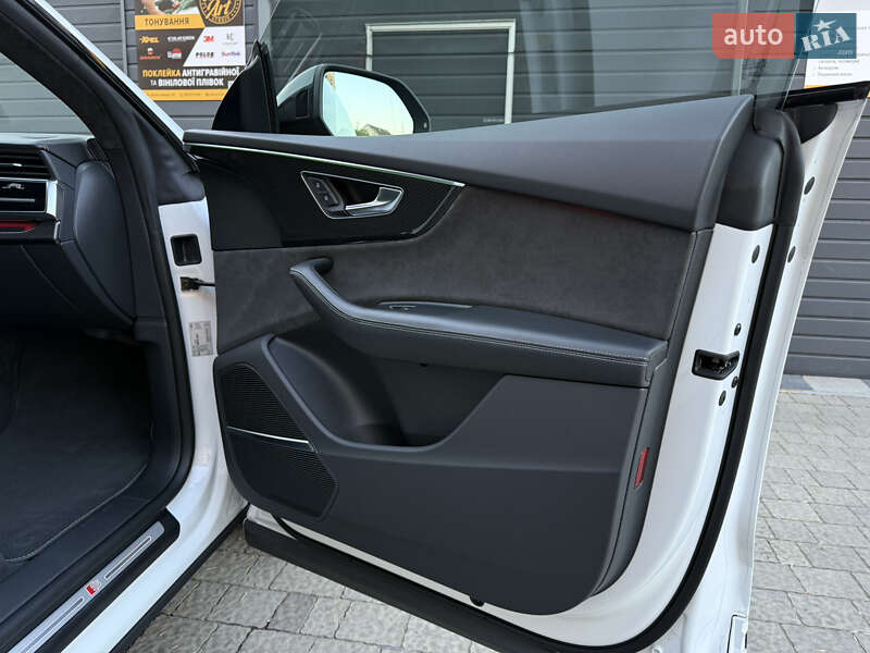 Позашляховик / Кросовер Audi Q8 2021 в Мукачевому
