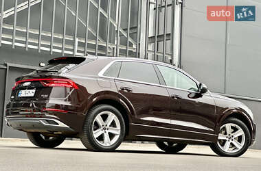 Внедорожник / Кроссовер Audi Q8 2021 в 