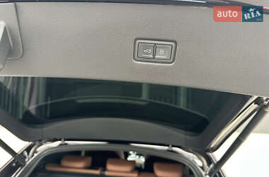 Внедорожник / Кроссовер Audi Q8 2021 в 