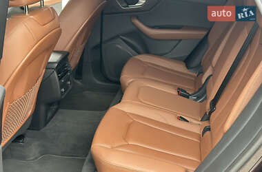 Внедорожник / Кроссовер Audi Q8 2021 в 