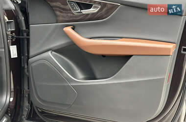 Внедорожник / Кроссовер Audi Q8 2021 в 