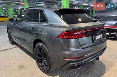 Позашляховик / Кросовер Audi Q8 2021 в 