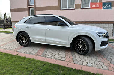 Позашляховик / Кросовер Audi Q8 2018 в 