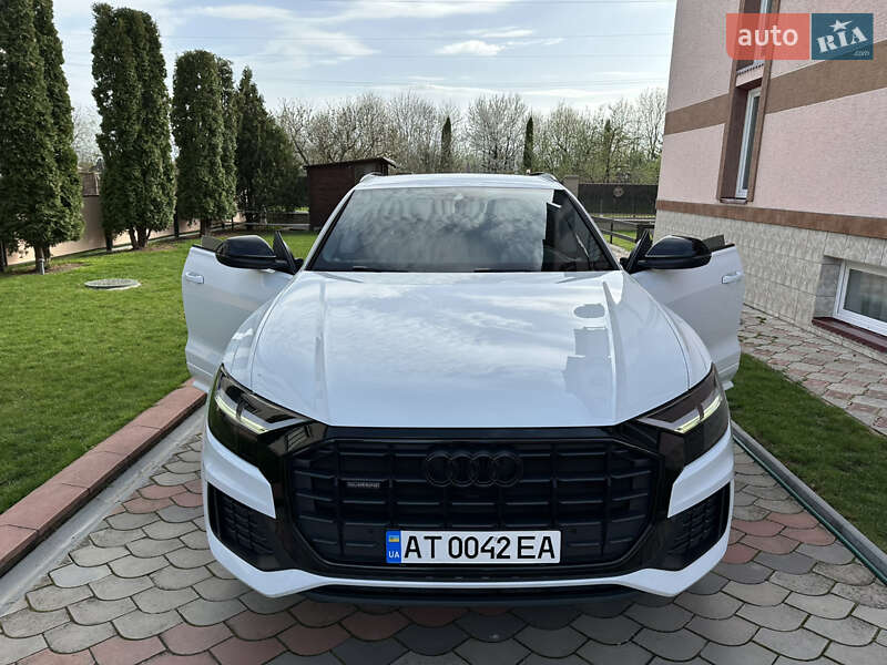 Позашляховик / Кросовер Audi Q8 2018 в 