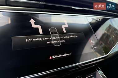 Позашляховик / Кросовер Audi Q8 2022 в 