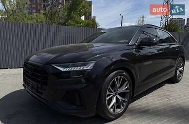 Позашляховик / Кросовер Audi Q8 2022 в 