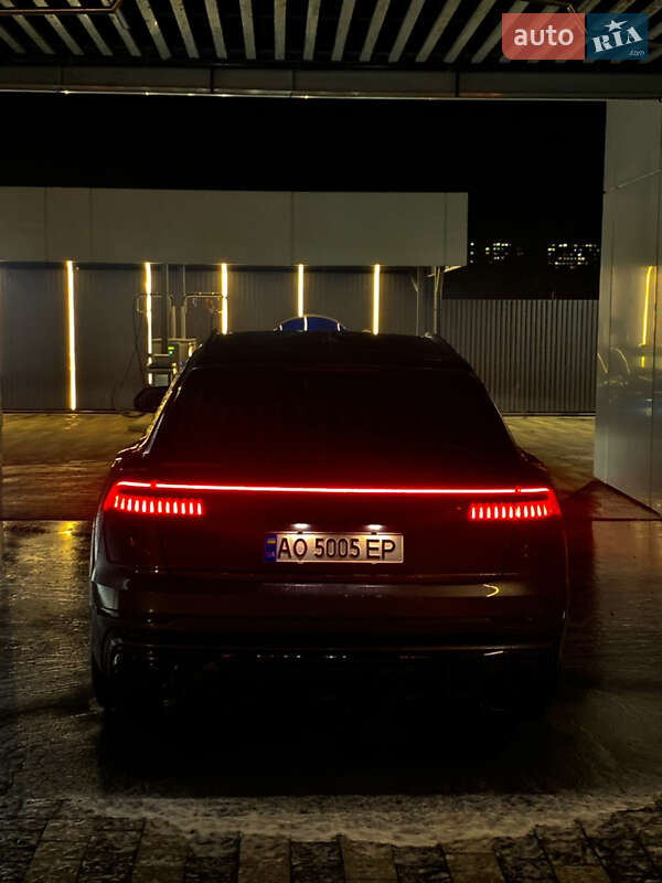Внедорожник / Кроссовер Audi Q8 2018 в Ужгороде