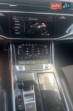 Внедорожник / Кроссовер Audi Q8 2022 в 