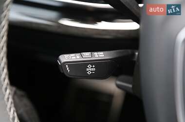 Внедорожник / Кроссовер Audi Q8 2021 в 