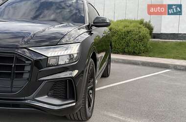 Внедорожник / Кроссовер Audi Q8 2018 в 