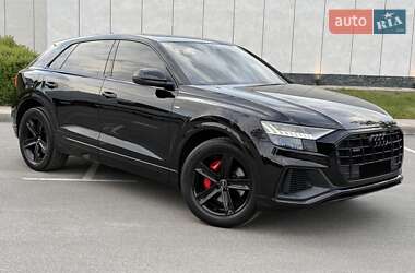 Внедорожник / Кроссовер Audi Q8 2018 в 