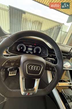 Позашляховик / Кросовер Audi Q8 2021 в 
