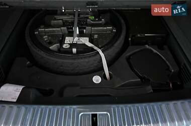 Позашляховик / Кросовер Audi Q8 2021 в 