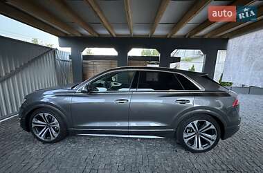 Позашляховик / Кросовер Audi Q8 2021 в 