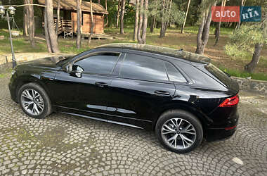 Внедорожник / Кроссовер Audi Q8 2021 в 