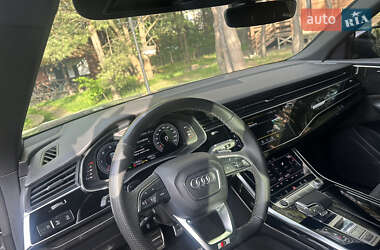 Внедорожник / Кроссовер Audi Q8 2021 в 