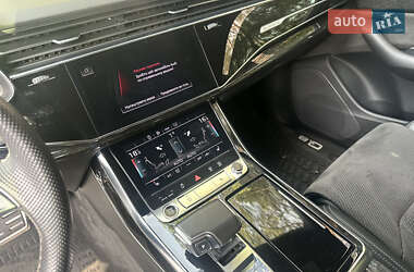 Внедорожник / Кроссовер Audi Q8 2021 в 