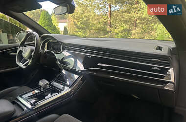 Внедорожник / Кроссовер Audi Q8 2021 в 