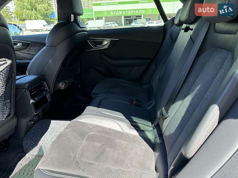 Позашляховик / Кросовер Audi Q8 2018 в Києві